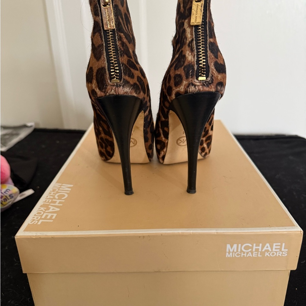 Michael Kors Cynthia Printed Haircalf Booties – Cheetah/Leopard Print – Size 6